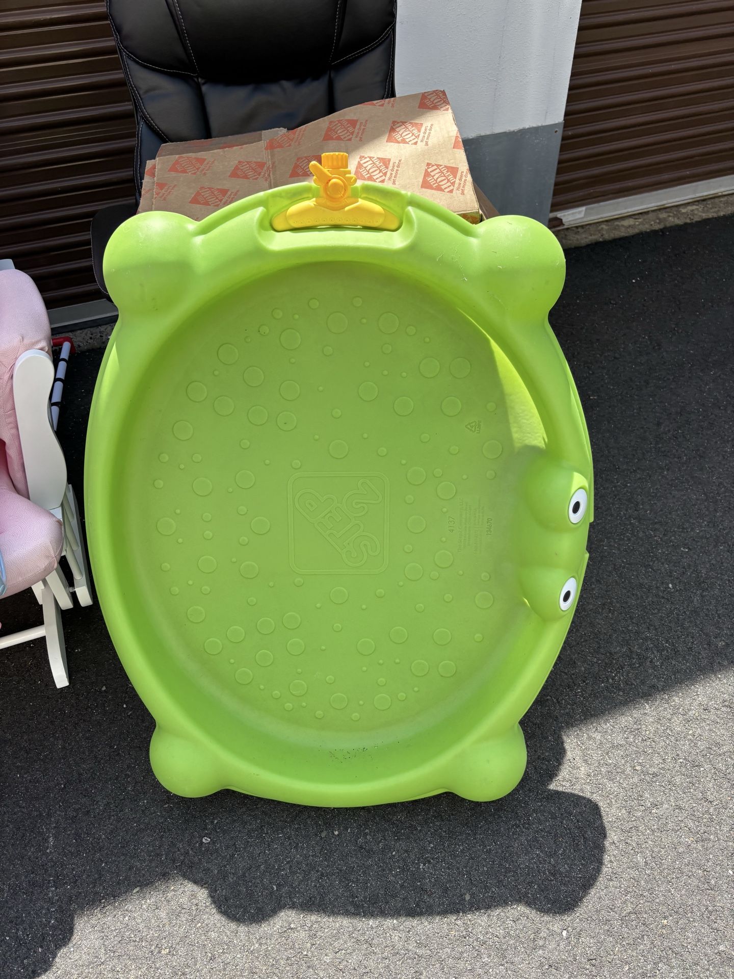 Splash pool
