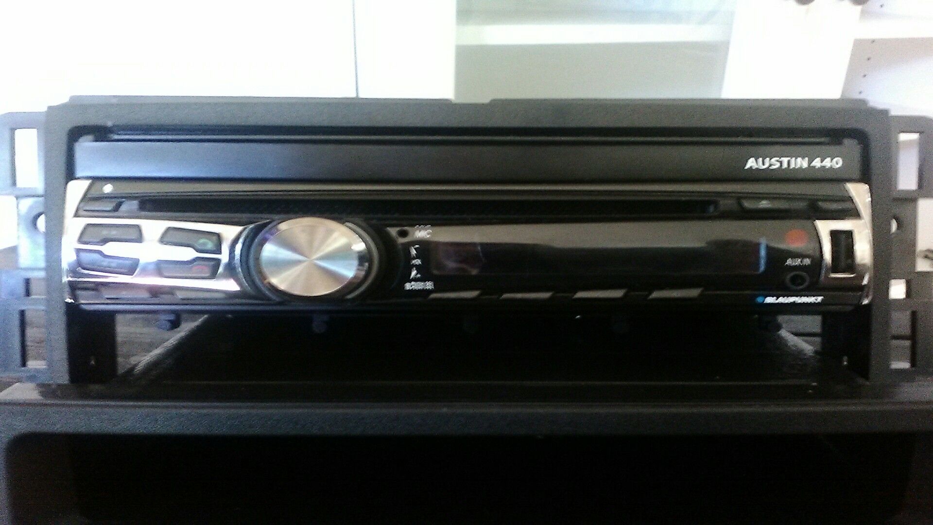 Blaupunkt Austin 440 USB plug Bluetooth flip up screen DVD player
