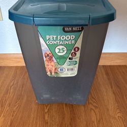 Pet Storage Container On Wheels Holds 25 Lbs.