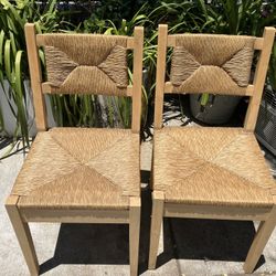 Dos Sillas Tejidas De Palma Seminuevas
