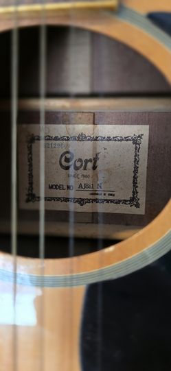Cort 6 string Acoustic guitar. Good condition