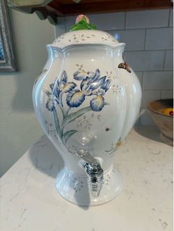 Ceramic beverage dispenser