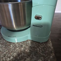 Cake mixer only used once Brentwood 