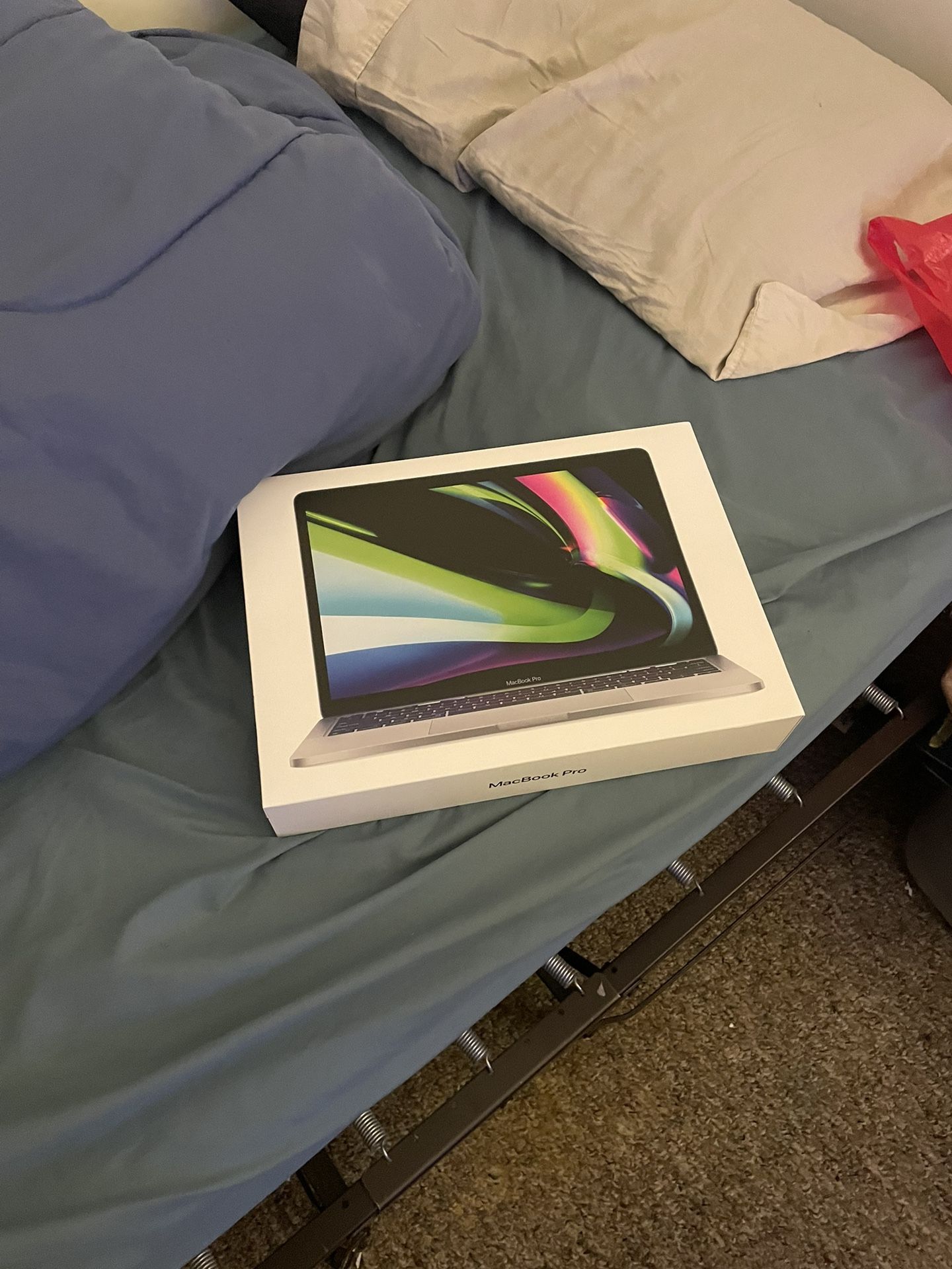 Apple Macbook Pro 13 inch 2022 8gb Unified Memory 256GB SSD Apple