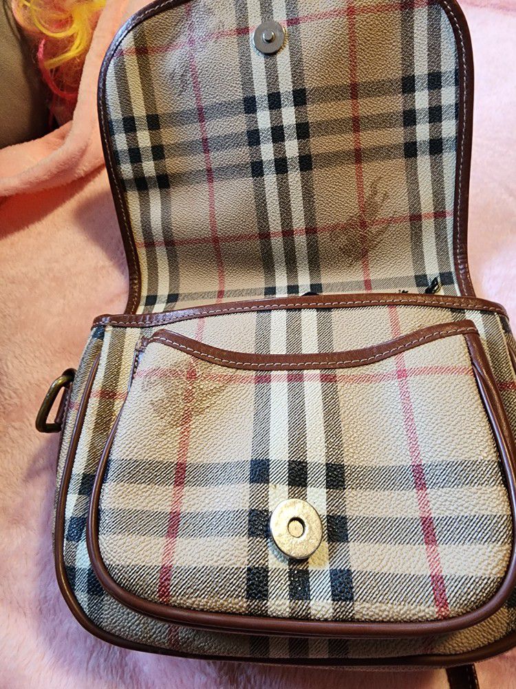 AUTHENTIC VINTAGE BURBERRY SLING BAG for Sale in Fairfax, VA - OfferUp