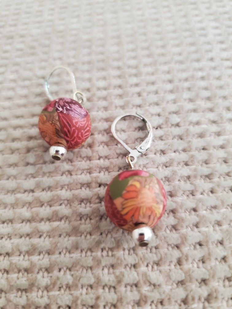 PIERCED SILVER TONE ROUND BALL EARRINGS