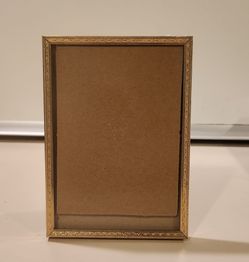 Ornate Gold 5" × 7" Picture Frame – Tabletop or Wall