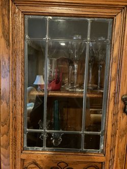Ethan Allen Hutch/China cabinet in excellent condition