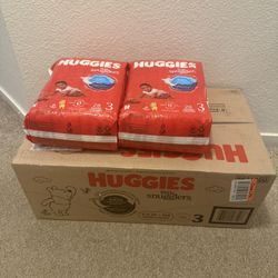 228 Size 3 Huggies Diapers