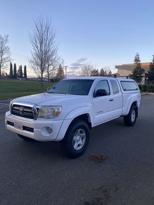 Photo Toyota Tacoma Toyota Tacoma Pre-Runner 6 cylinder V6  CLEAN TITLE 225k, the bed is 6.6FT long It runs and drives passed smog with no problems 2020 ,