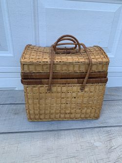 Large Vintage Wicker Picnic Basket Old Fashioned Rustic Woven Reed/Rattan Wicker