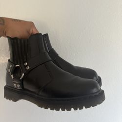 DR MARTEN BOOTS SIZE 8