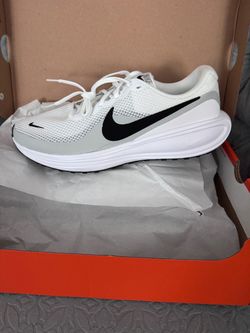 Nike Revolution 8