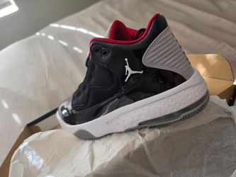 Jordan Max Aura 2 Size 8.5 Men