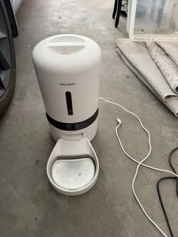 Petlibro automatic cat feeder with camera