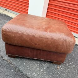 VTG Leather Ottomon