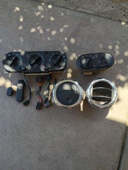 Ford expedition F-150 control panel parts 75th Ave Indian School no offers no trades serious buyers only please found in a locker