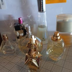 Designer https://offerup.com/redirect/?o=cGVyZnUuZXM=