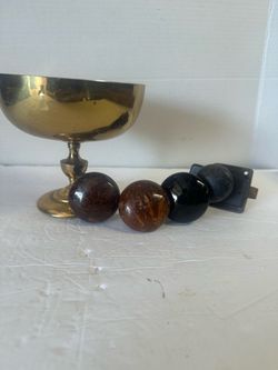 Vintage gold bowl with 4 vintage door knobs