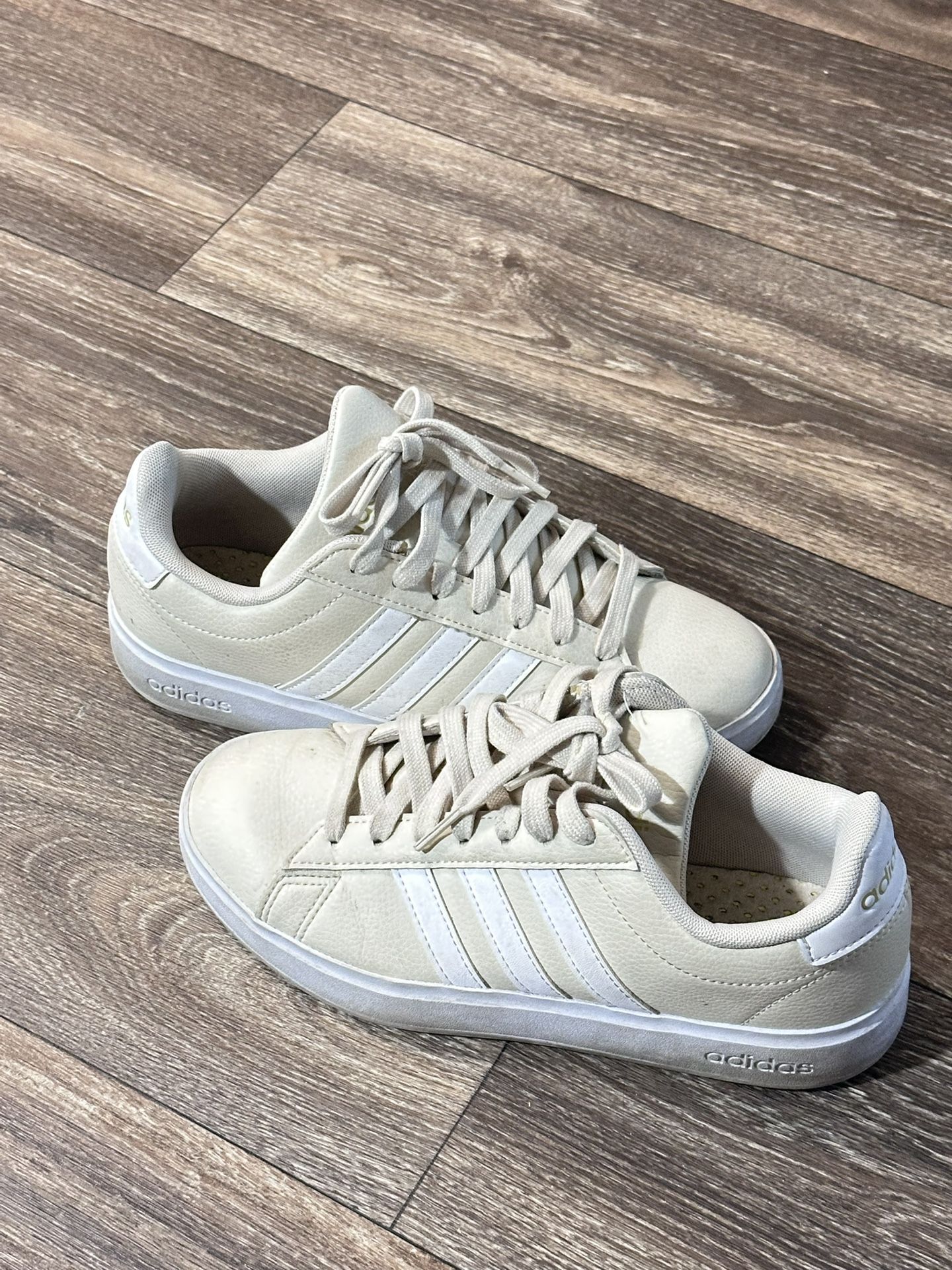 Adidas Sneakers