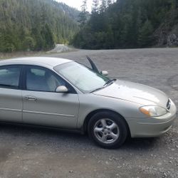 2003 Ford Taurus