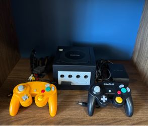 Nintendo GameCube DOL-001 Black Console Bundle 2 Controllers Power AV Cable