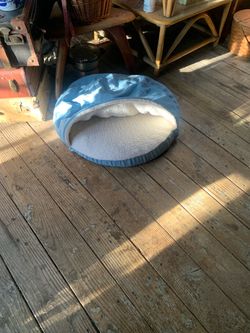 Round Hooded Pet Bed