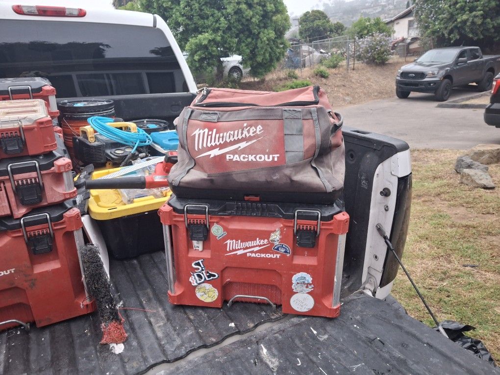 Milwaukee Pack Out