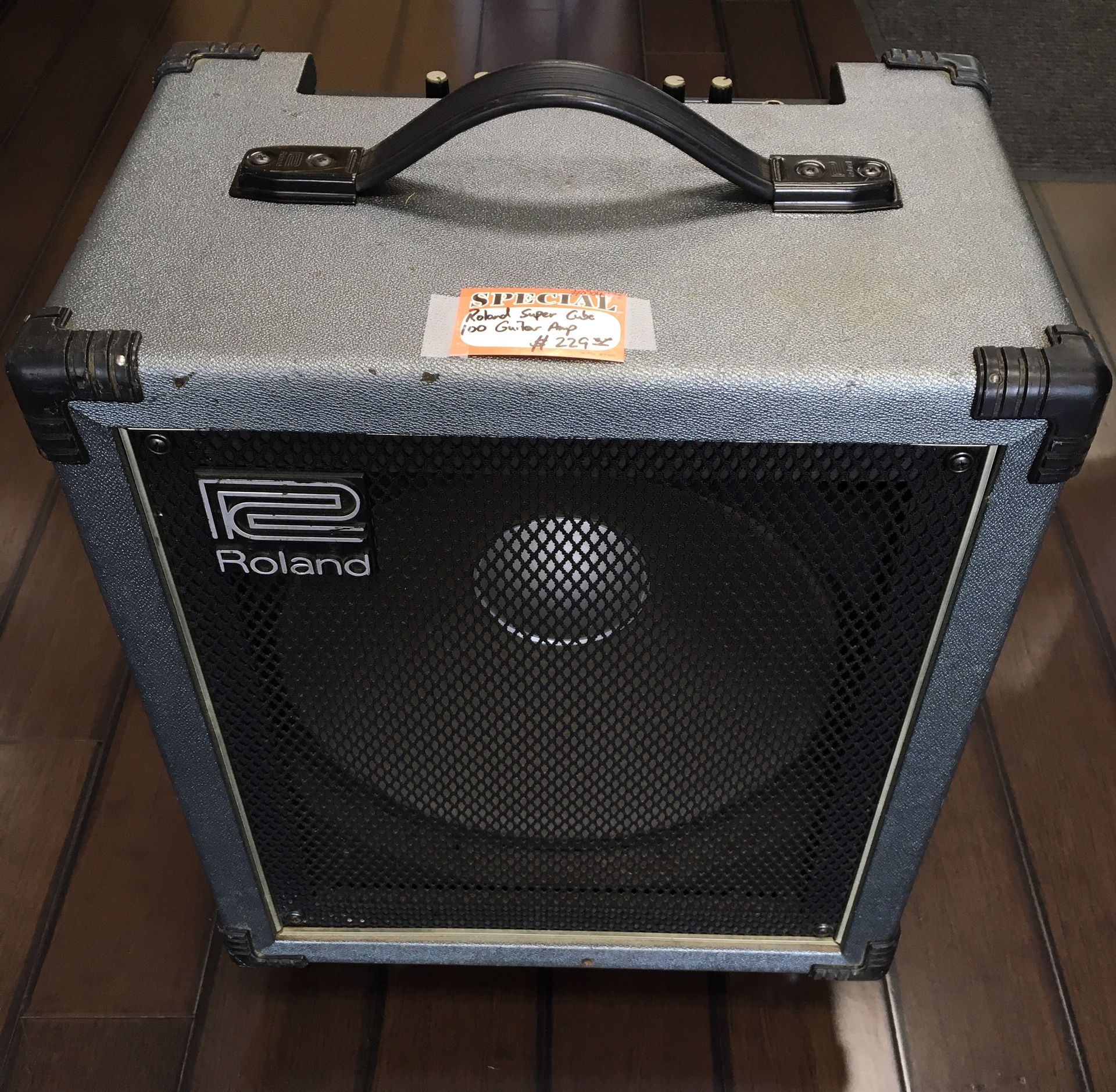 Roland Super Cube 100 Guitar Amp for Sale in Lindenhurst, NY - OfferUp