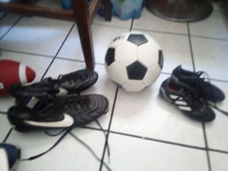 Soccer shoes