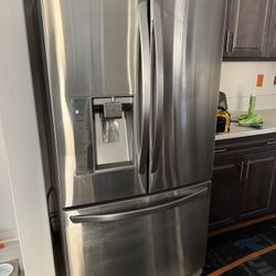 LG - 30.7 Cu. Ft. French Door Refrigerator LFX31925ST SK
