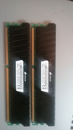 16 GB. Kit corsair vengeance LP pc3
