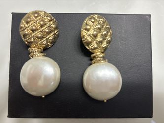 Earrings With Pearl . New