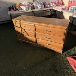 (6) Drawer Wood Dresser (Pretty Solid Wood) Can Be Painted 
