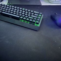G Pro And Razer huntsmen Mini V2 Keyboard