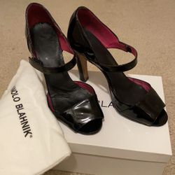 MANOLO BLAHNIK Brijuni Black Patent Heeled Mary Jane Sandals
