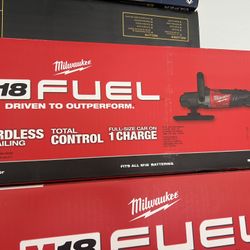 Milwaukee M18 Fuel Rotary Polisher 7”