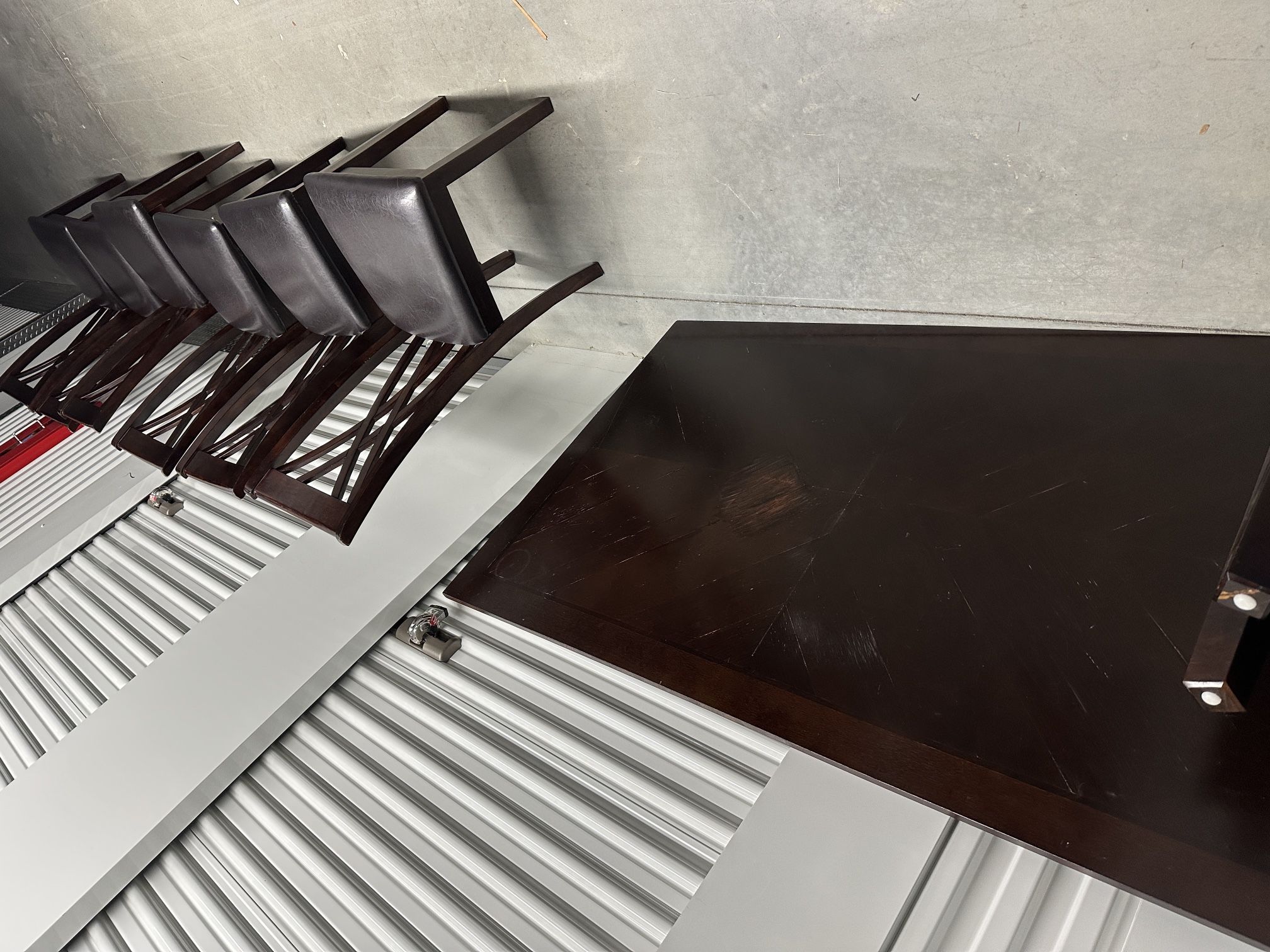 Dinning Table With 6 Chairs 