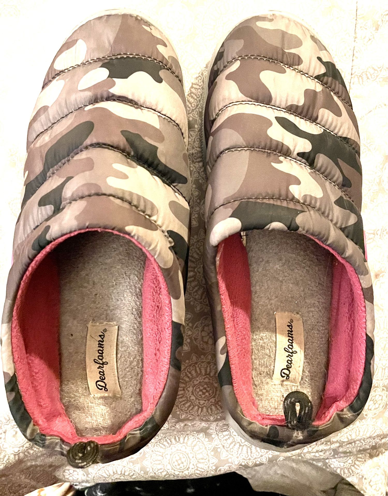 Womens pink camo slippers hot sale