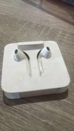 Wired headphones