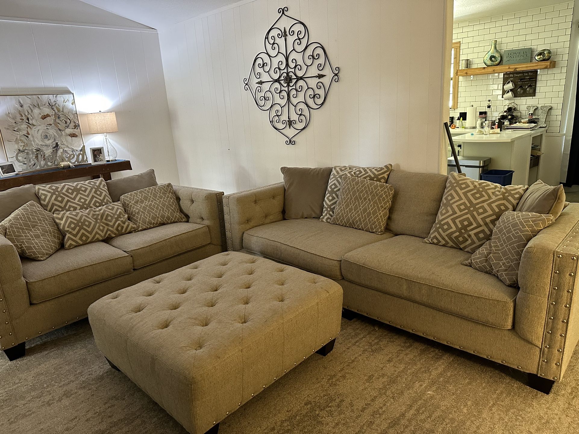 Rooms to go Cindy Crawford “Chelsea Hills” Luxury Living Room