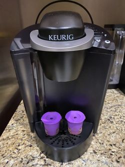 Keurig with 2 reusable K-cups ( Great condition)