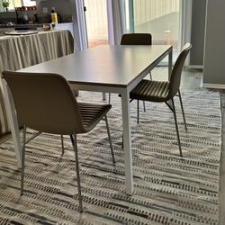 🚨🚨Beautiful Room And Board Kitchen/Dining Room Table With 3 Chairs And Rug!🚨🚨