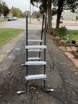 Pool stairs
