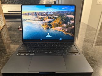 Apple MacBook Air M2 (2022) – 8GB RAM – Charger Included
