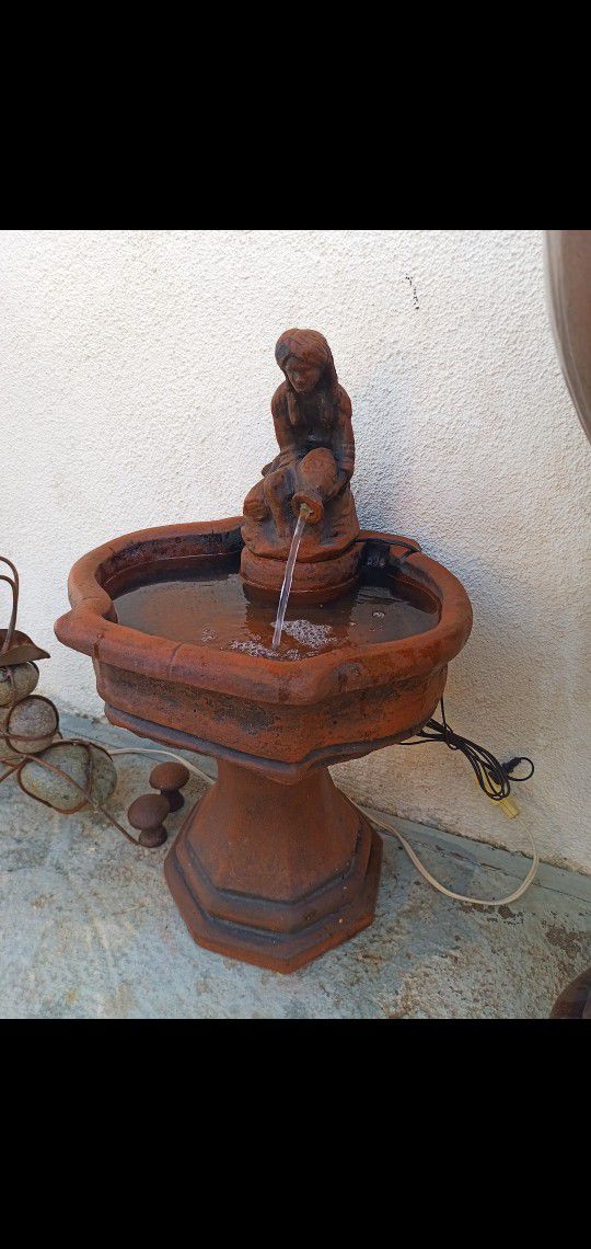 New 2ft Tall Woman Water Fountain 