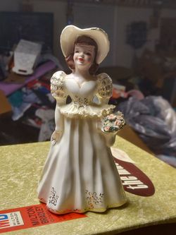 Vintage 1950s Florence ceramics Pasadena California flower girl porcelain figurine