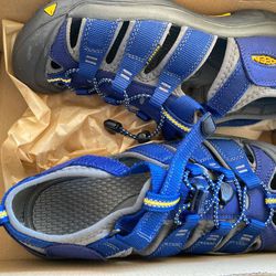 Keen Newport H2 Sandals - Big Kids Youth Size 1 and 5 - Navy Blue NEW