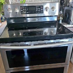 HIGH END STAINLESS STEEL AND BLACK DOUBLE OVEN SMOOTH TOP ELECTRIC STOVE 