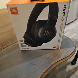 JBL 770NC Over The Ear Headphones